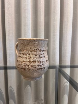 נטלה-דגם בטון כתוביות